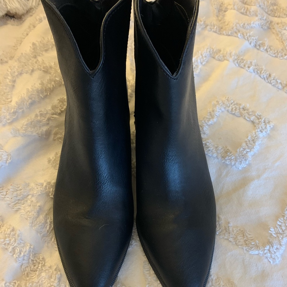 *BRAND NEW* black boots